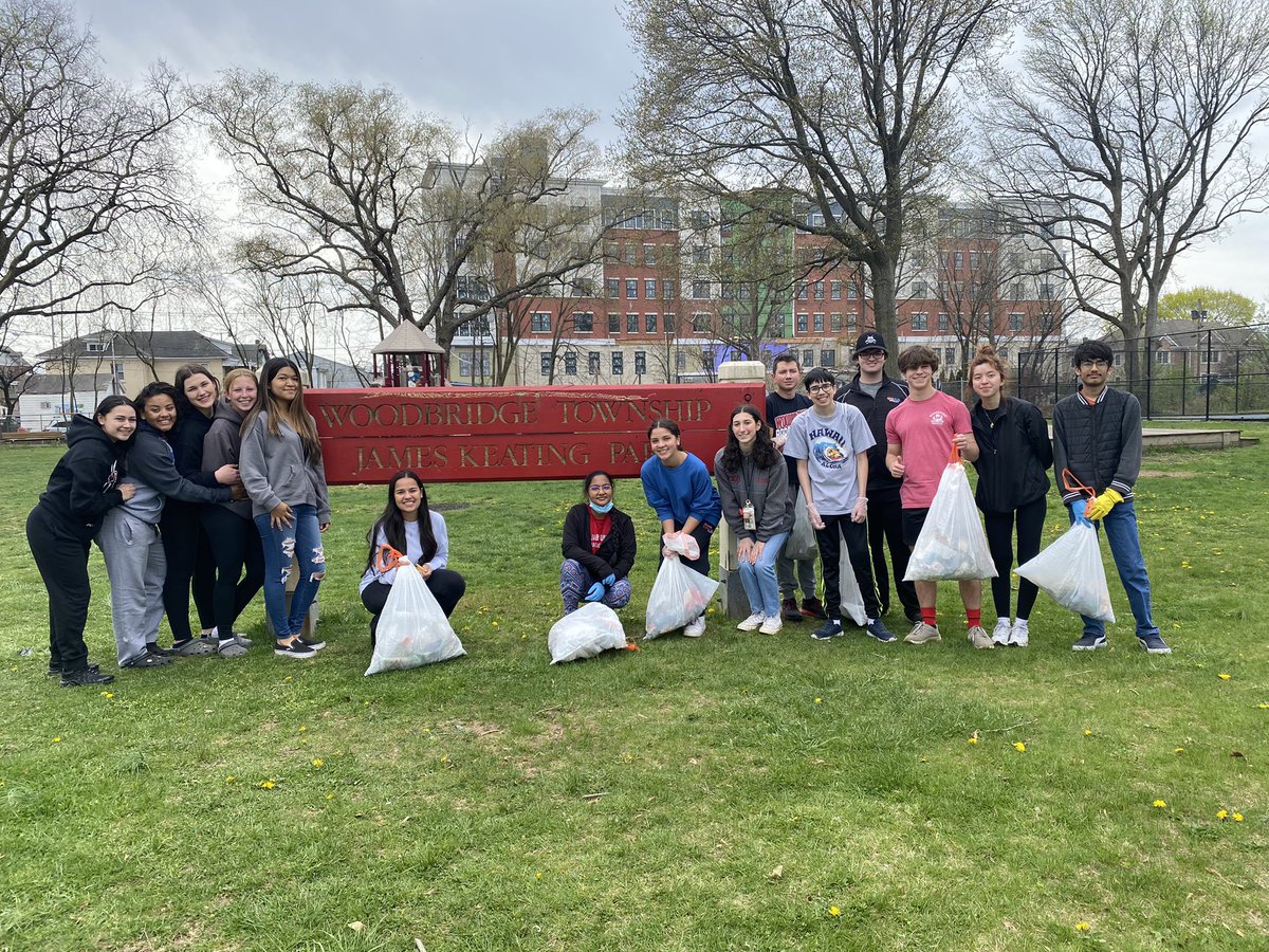 WHSBalle's tweet photo. Beautiful Spring day today! Spent the morning cleaning up our community parks with WHS NHS students. Great job! @WHSLottmann @ckavaja16 https://t.co/jovBsyul51