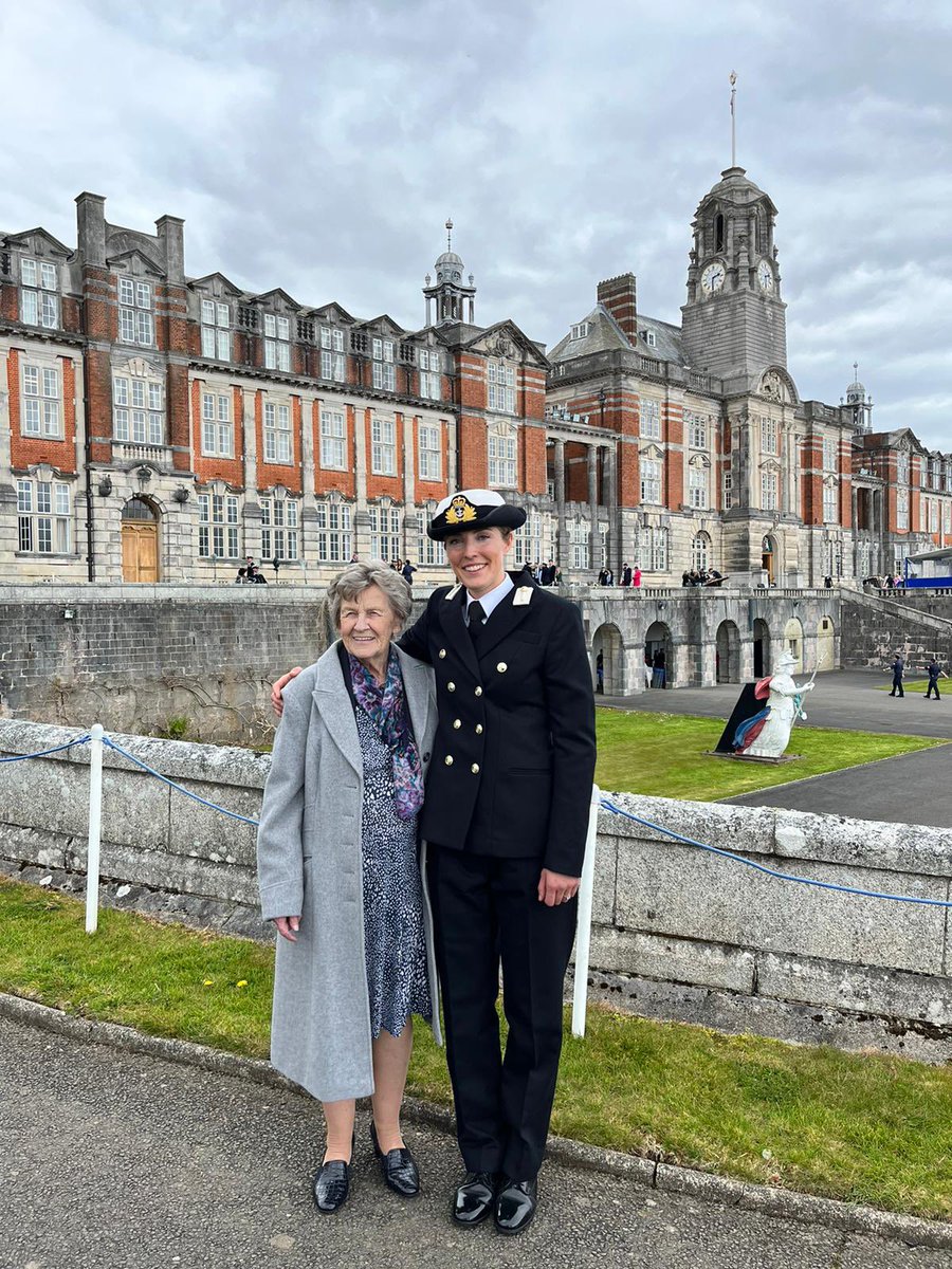 SammyPam01's tweet photo. Thank you @DartmouthBRNC, you haven’t disappointed one bit. I’ve met some amazing people, made friends for life and had some unforgettable experiences including taking a dip in the South China Sea, courtesy of @hms_tamar.
Now onto the next chapter 🚁💥 https://t.co/Qg9qEZtEro