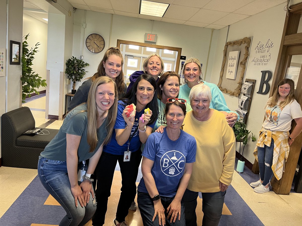 jonaleesearcey's tweet photo. ⁦@BRES_Bears⁩ #PeepWars comes to an end! #winning #BRNClife https://t.co/0qHKKW2Iql