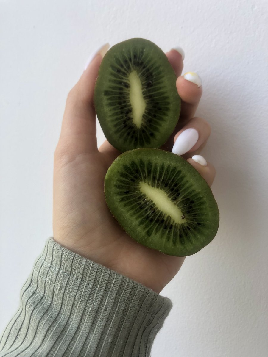 sl_lenaaa's tweet photo. 🥝 https://t.co/IilFxYK6Uw