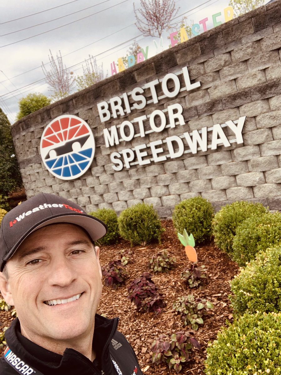 DumoulinLP's tweet photo. Joyeuses Pâques 🐣!!!
Happy Easter Y’All!!🏁🕺🏻
#Nascar #Bristol #Pinty’s #Dirtracing #weathertech #bellemare #47 https://t.co/PUz0VnMh53