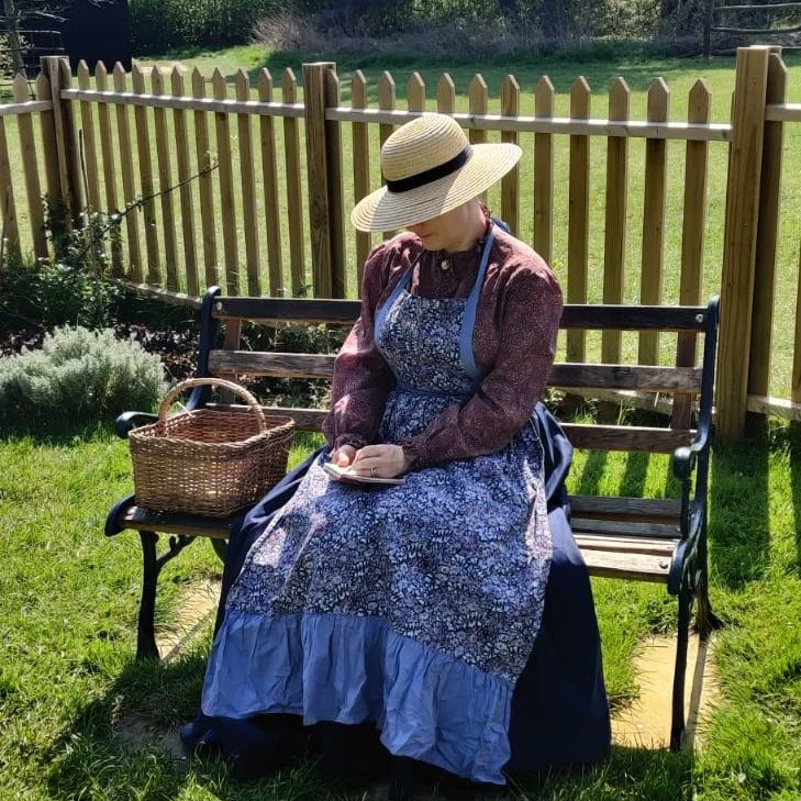 Cue34Theatre's tweet photo. We had a brilliant time @ChilternOAM. It was so lovely to meet lota of young people who had read 'Peter Rabbit' and promote a love for reading. See you all again soon! https://t.co/sjTmopmFDV