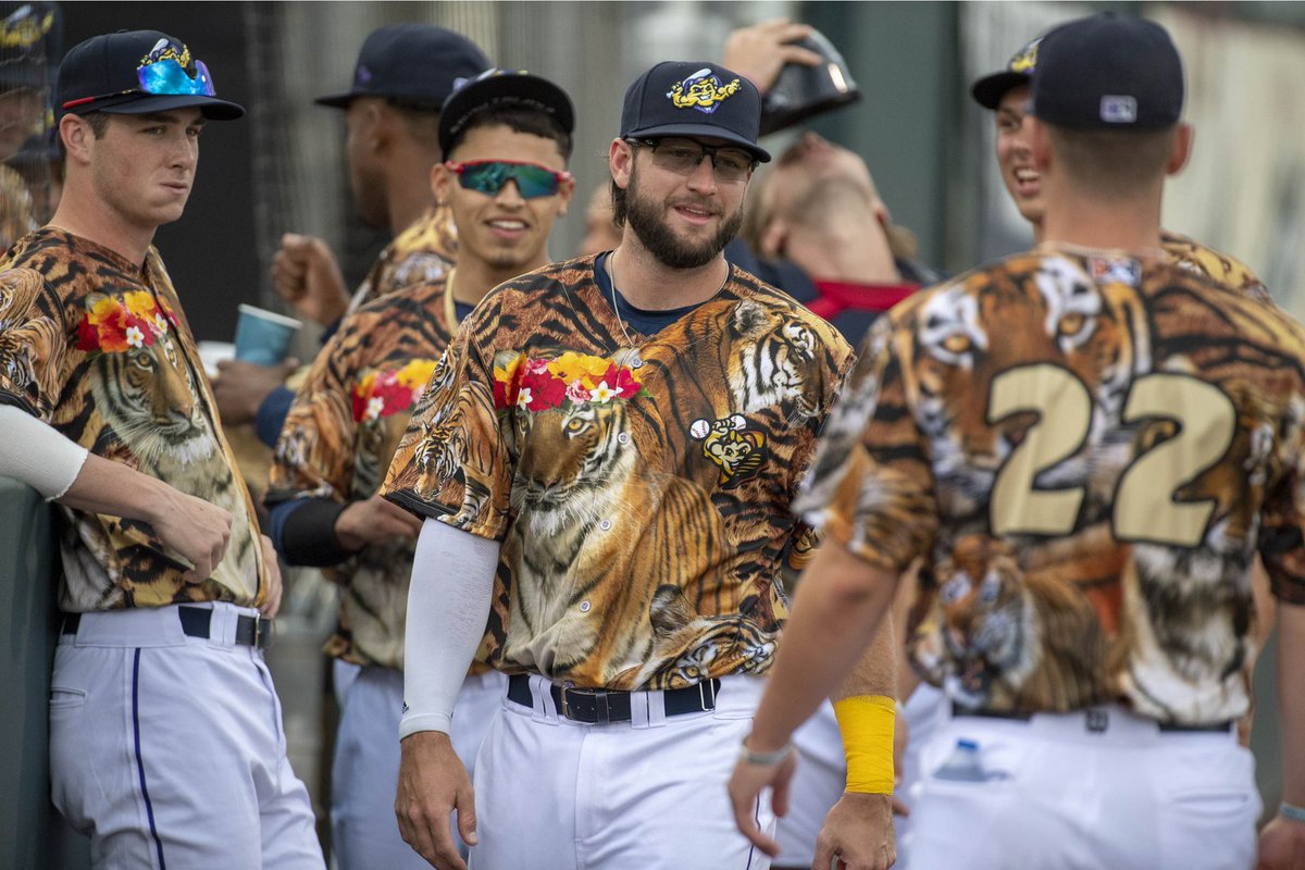 MightyMussels's tweet photo. Last night was so fun we decided to extend our jersey auction! You can bid on these game-worn jerseys, autographed by the players, from now until April 19th at 9:00 PM EST. @BigCatRescue 

➡️ https://t.co/G3bPy8xIWc https://t.co/kH6dbTUoOk