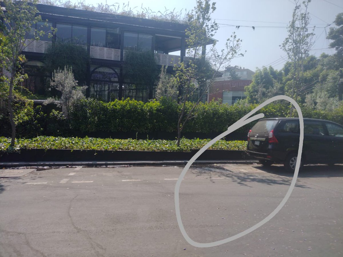 Fuerte fuga de agua, está entrando a una subestación eléctrica! Ayuda <a href="/mauriciotabe/">Mauricio Tabe Echartea</a> <a href="/MHestuCasa/">La Miguel Hidalgo</a> <a href="/AlcaldiaMHmx/">Alcaldía Miguel Hidalgo</a> <a href="/Bomberos_CDMX/">Bomberos Ciudad de México Oficial</a> <a href="/ObservaMH/">Observa MH</a> monte Everest esquina monte athos. Urgente 🙏🏻