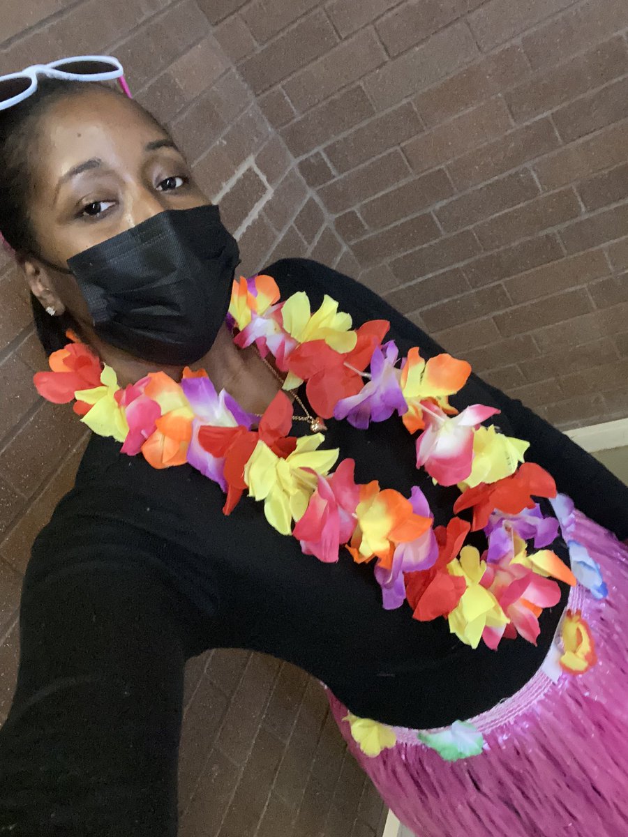 sandhartford's tweet photo. Happy April Intersession! #cultivatinglearners #havingfunworking #teacherleader @DeniceG84 #letsgo https://t.co/6rsTsvK37L