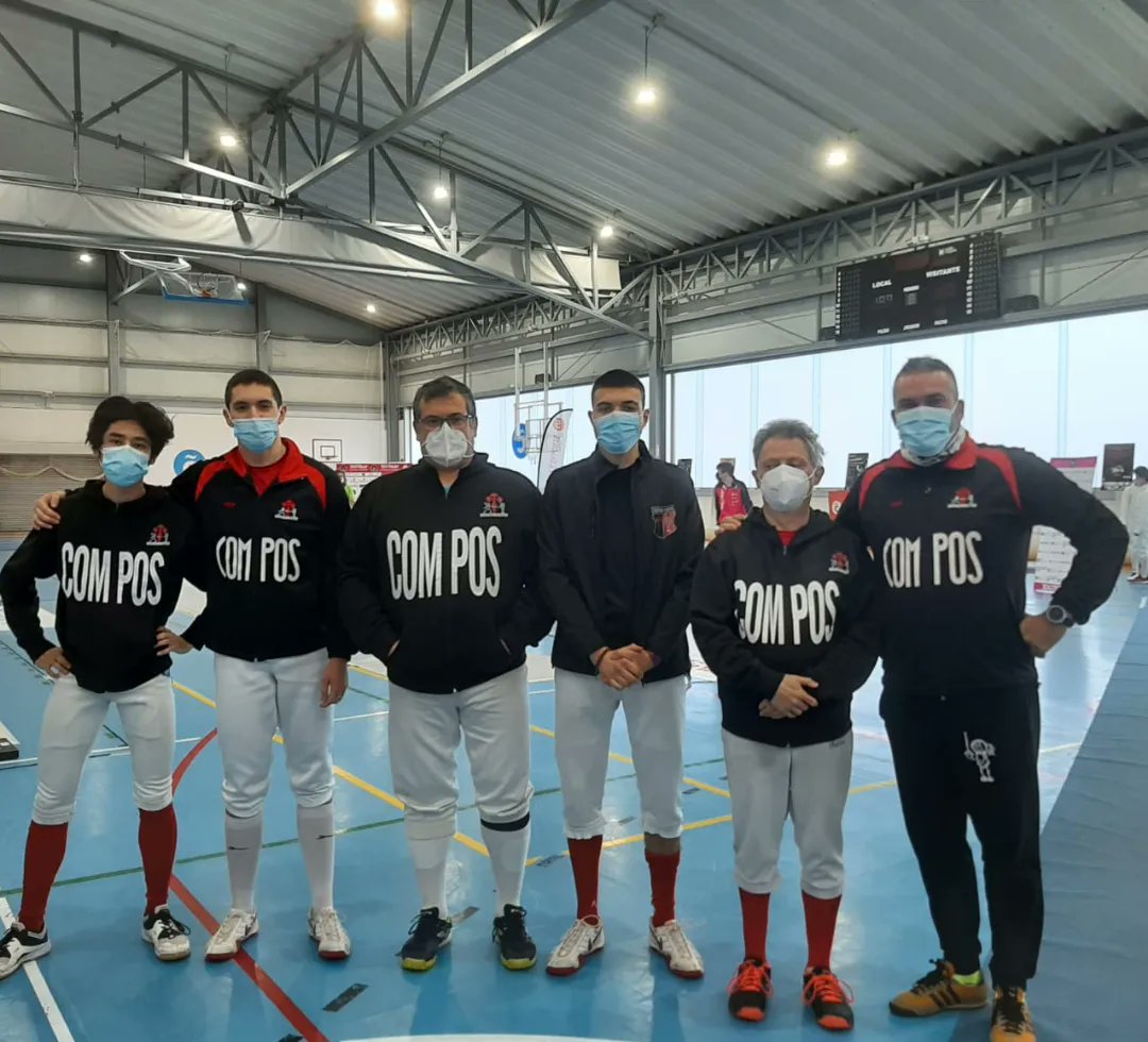 esgrimacompos's tweet photo. #ComposTeam 👉Os 2 podios cos nosos medallistas @MateoRodriguezi e #AraceliBugallo, que traen 2 BRONCES tras este #TGRdeACoruña @100tolos vencidos en #espadamasculina por #NicolásNión do @CECoruna e en #espadafemenina por Nahir López.
do @100tolos. https://t.co/7ihOwlDoUO