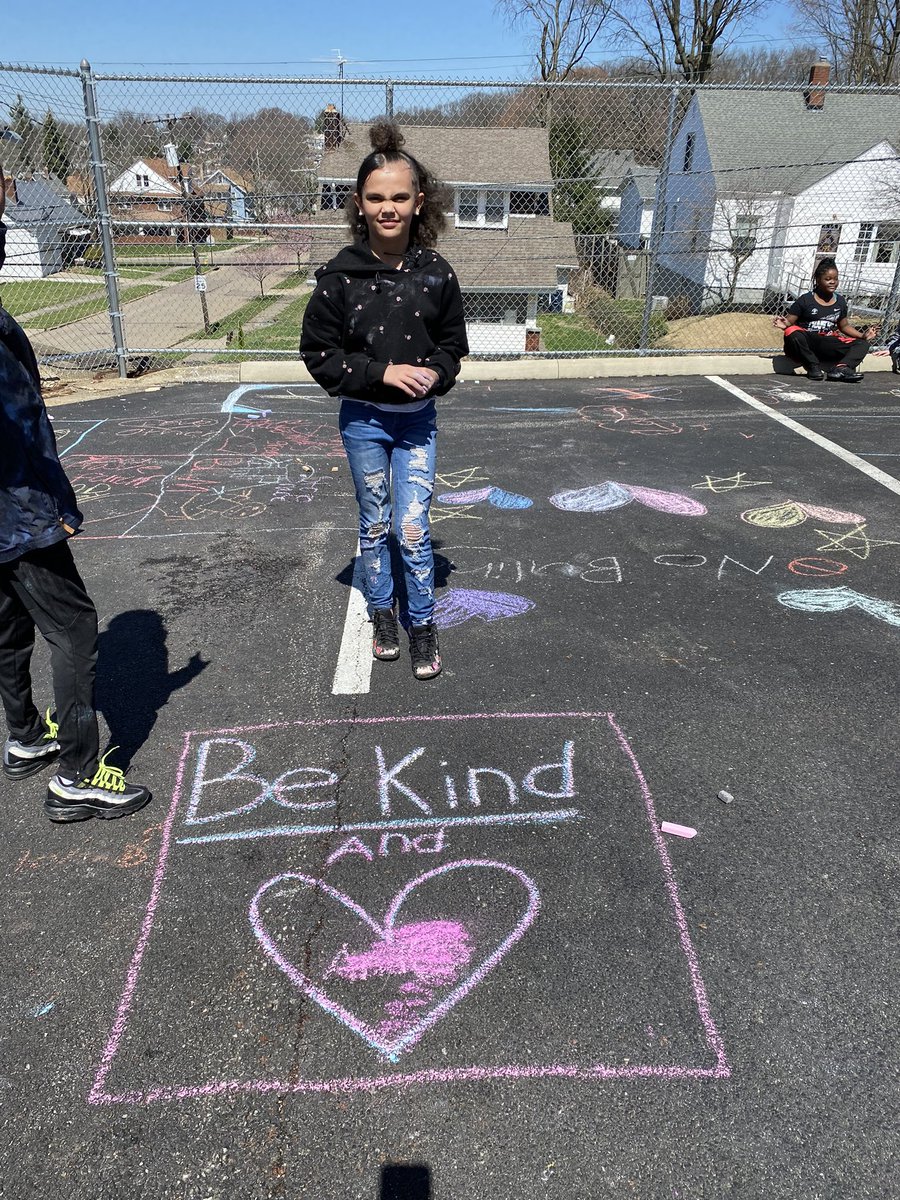 Pfeiffer_APS's tweet photo. Chalking for Kindness at Pfeiffer Elementary
#BeKind330 @akronschools @bekindland https://t.co/HLJRbWZQRN