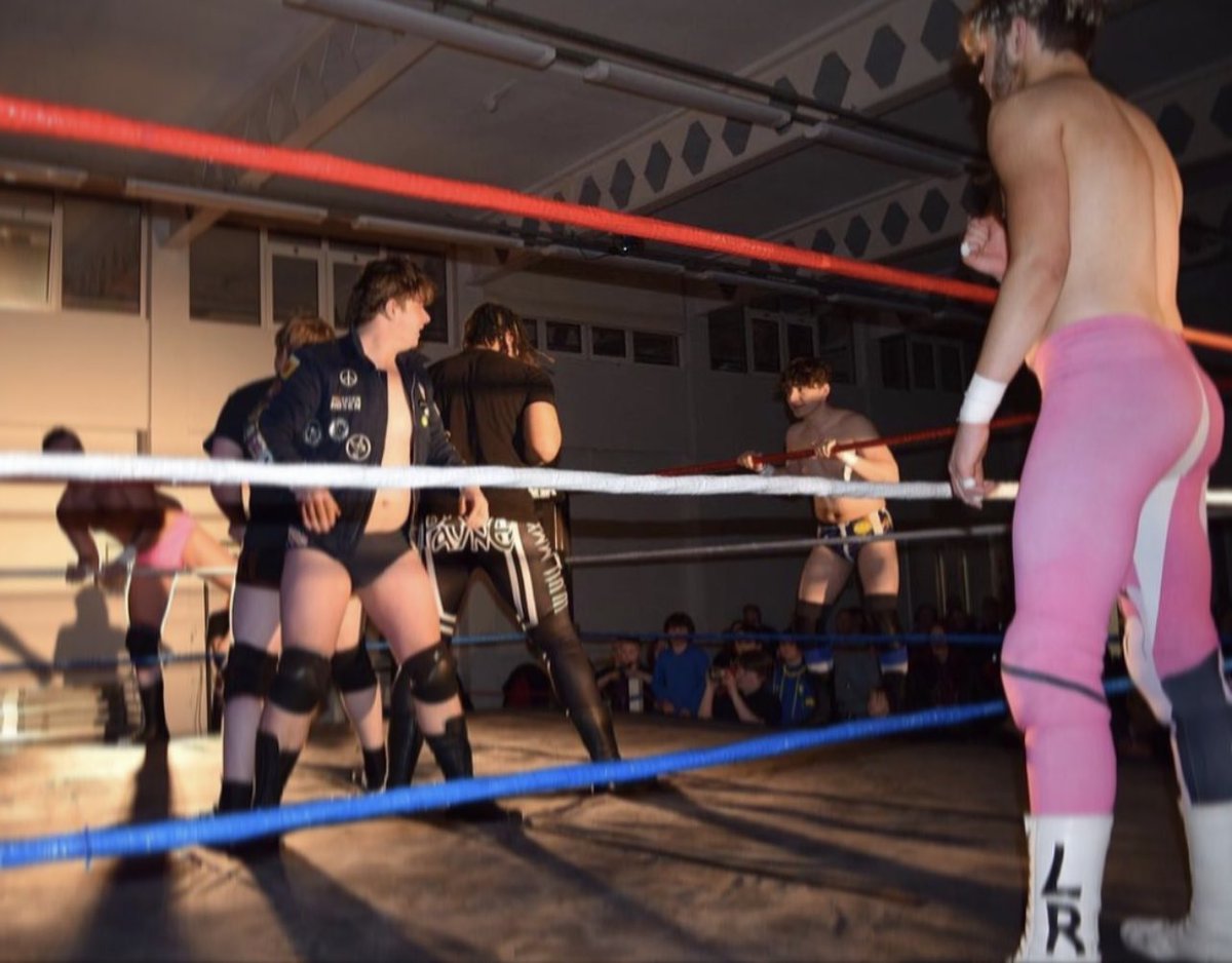 lance_revera's tweet photo. Well well wellโฆ Ask and you shall receive!
Tonight! Live at @BritWrestle!
Lance Revera vs @FoxyMattFox
For the Catchweight Championship!
#REVERARAVE vs #FOXPACKSTRONG
#ThePlayboyPrince vs #CaptainWristlock https://t.co/tC8oMKL20S