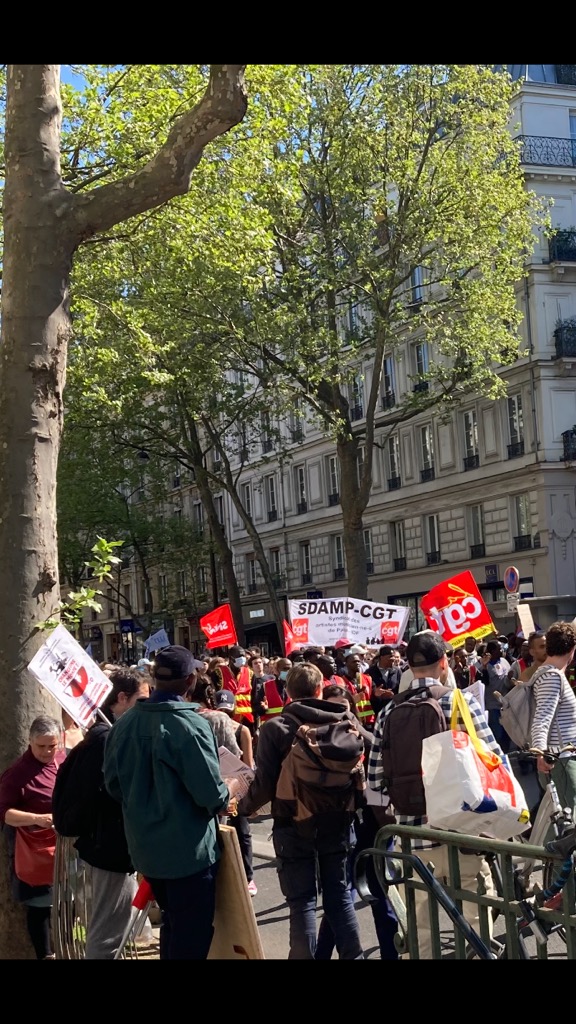 À la manif anti - Le Pen avec les sans papiers, les jeunes et les étudiant.e.s pour ne rien lâcher ! #Manifs16avril