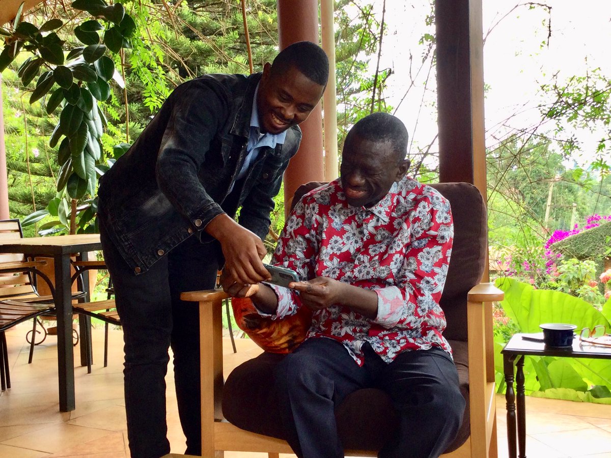 TheLoveDre's tweet photo. So, finally met my friend today 🤩. An honour. Such a deep, humble man! We talked lots, laughed lots, ate and drunk lots, and then boom @ManUtd 3-2 @NorwichCityF. Thank you, Dr.

KB 
99: Treble Season
99: That missive. Remember? 😅

Happy Easter y'all. https://t.co/PiWPRKtPjf