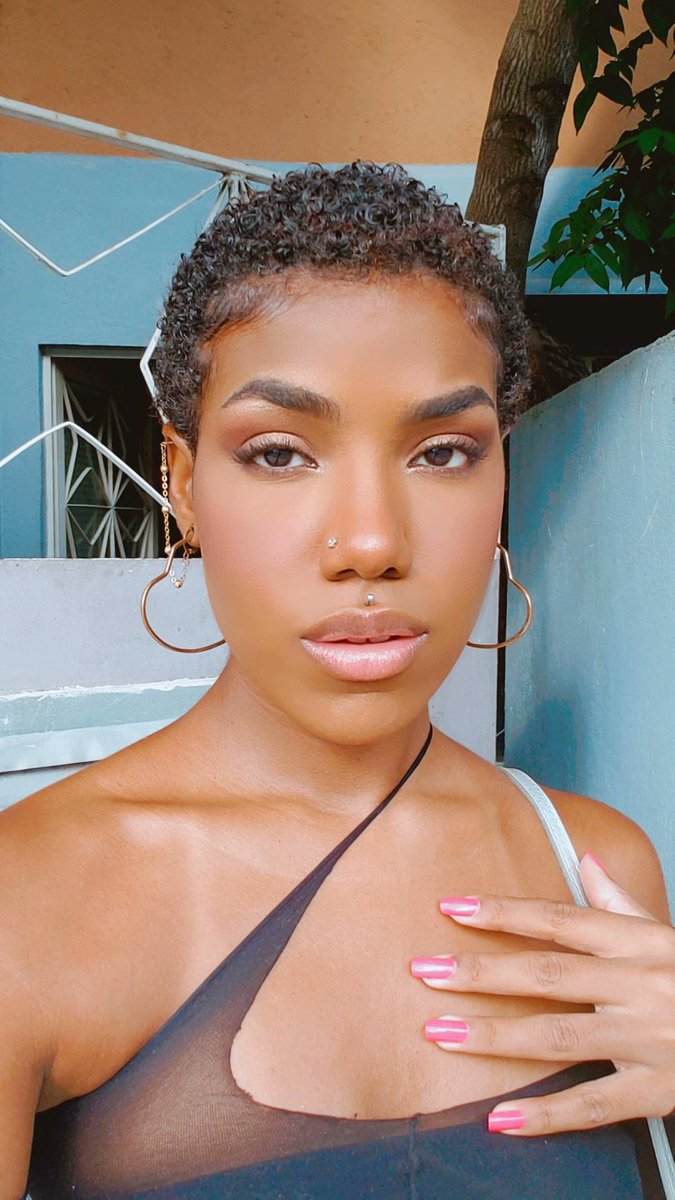 alvssvit's tweet photo. bad bitch preta, chefe https://t.co/XnSVwe6D1i