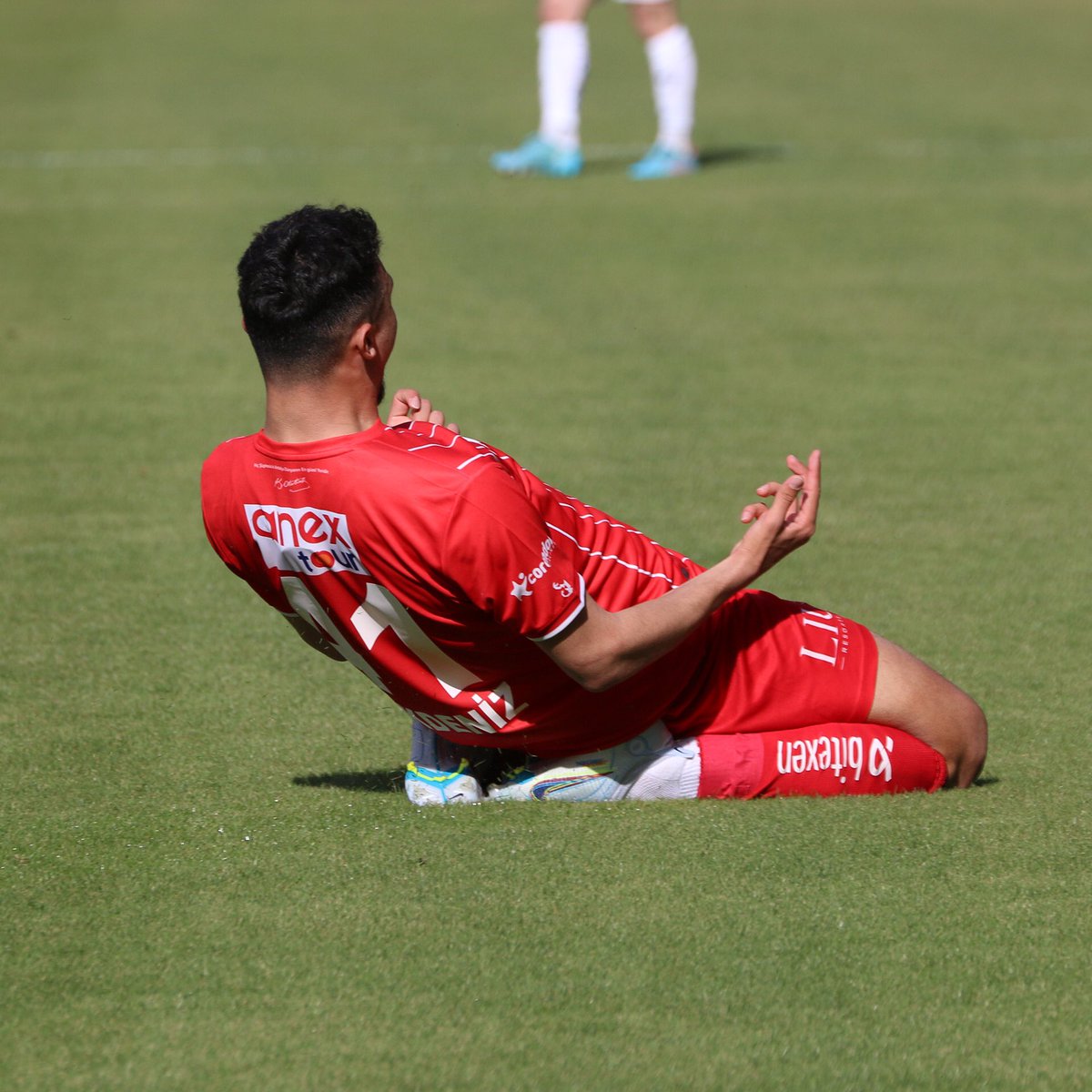 Antalyaspor's tweet photo. ⚽👊 Gün, onun günü! @gokdenizz7 

#FraportTAVAntalyaspor https://t.co/wxF2Vkn018