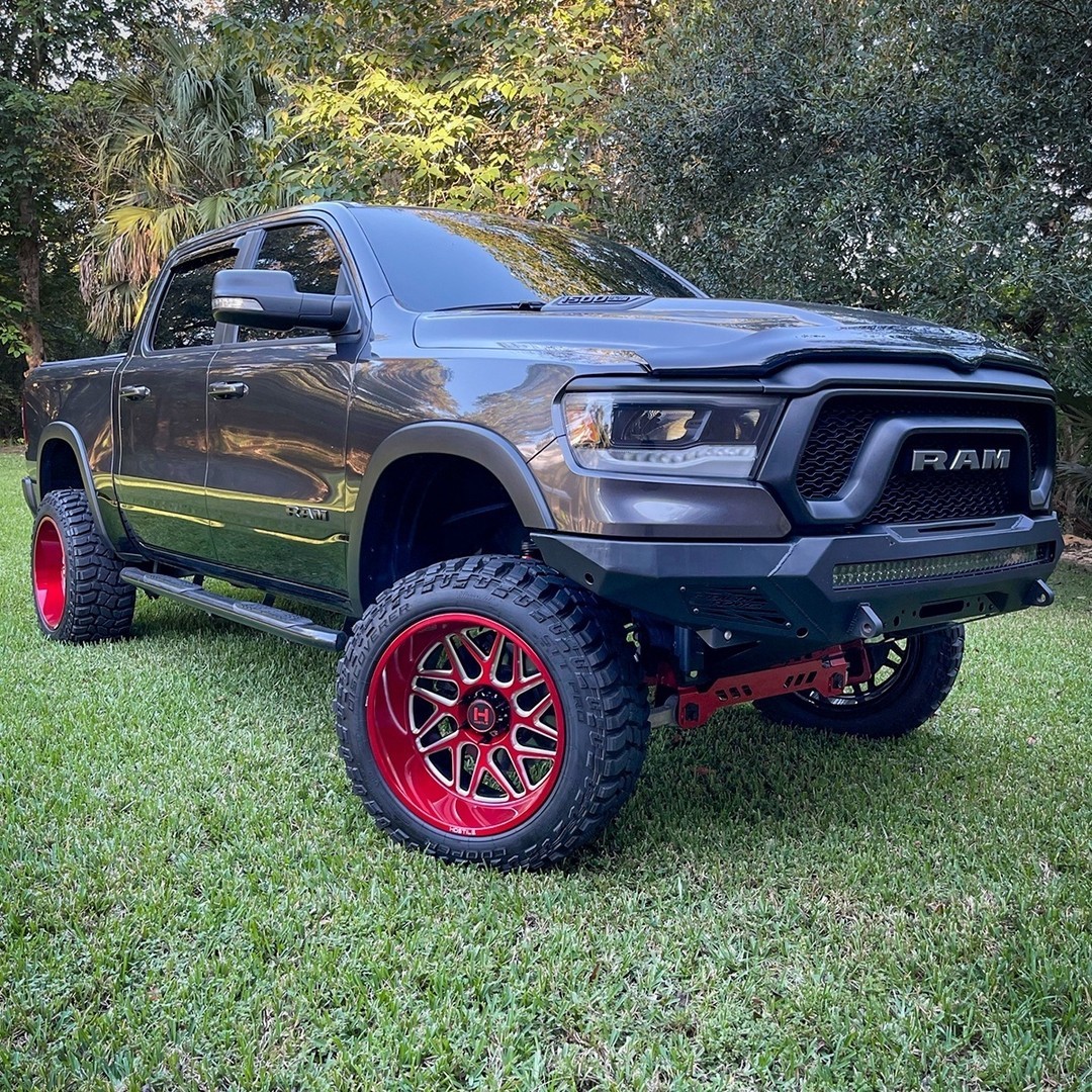 CooperTire's tweet photo. Today’s theme: RED 🔴🔴🔴
Which build would you pick?
📸: rubiredjeep, hostilewheels, and slinginmudd4x4 on IG
#DiscovererSTTPro #Jeep #Ram #GoWithTheCoopers https://t.co/x57gyFquc4
