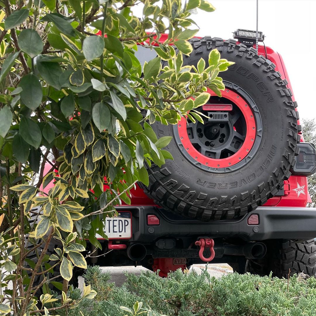 CooperTire's tweet photo. Today’s theme: RED 🔴🔴🔴
Which build would you pick?
📸: rubiredjeep, hostilewheels, and slinginmudd4x4 on IG
#DiscovererSTTPro #Jeep #Ram #GoWithTheCoopers https://t.co/x57gyFquc4