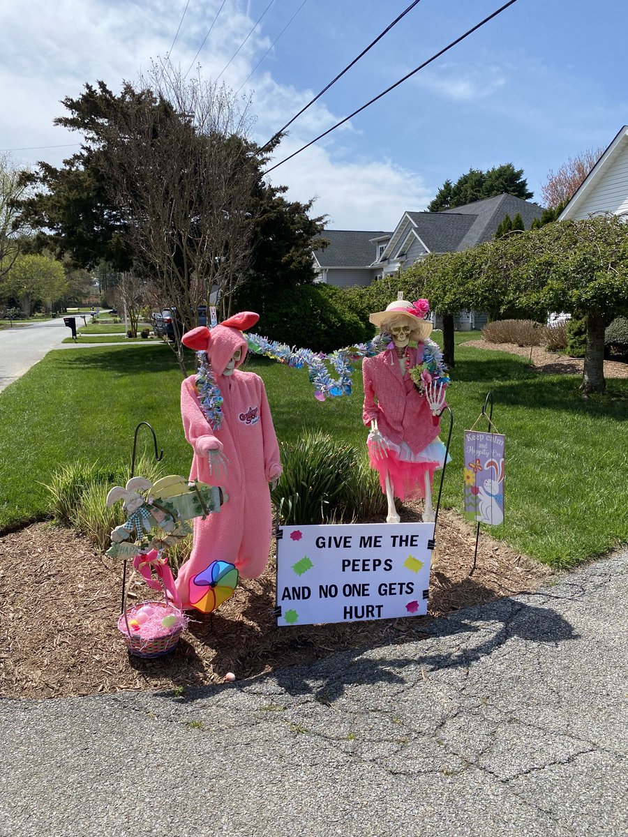 ClarkMaryP's tweet image. See - it’s all about the #Peeeps #HappyEaster