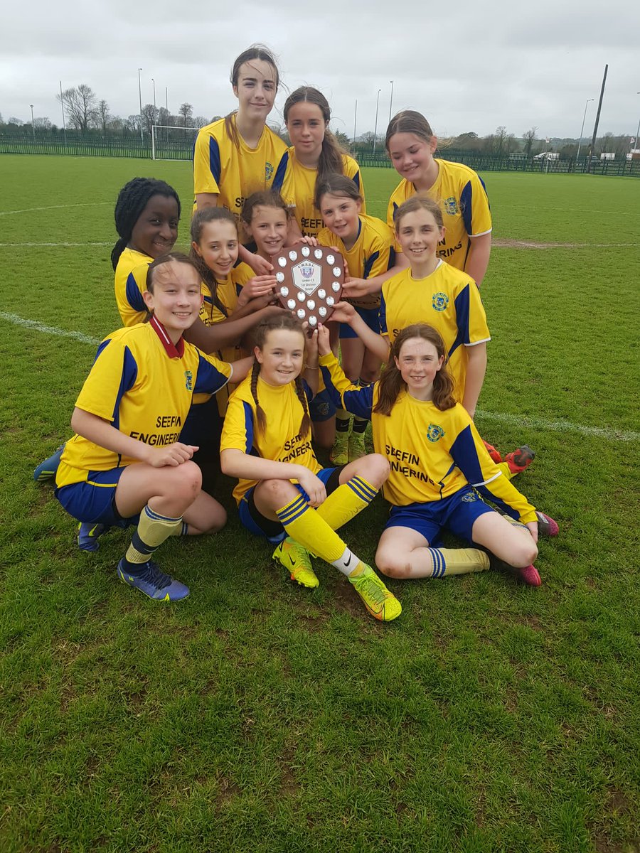 U13 Div 1 Douglas Hall had a great win in Midleton today and they were presented with the league trophy. Goals today from POTM Alex Carroll, Holly McLoughlin, Kate Mulcahy, Adele O'Sullivan and Ruby Lester. Frida Murray was terrific in goal again.💛💙💛