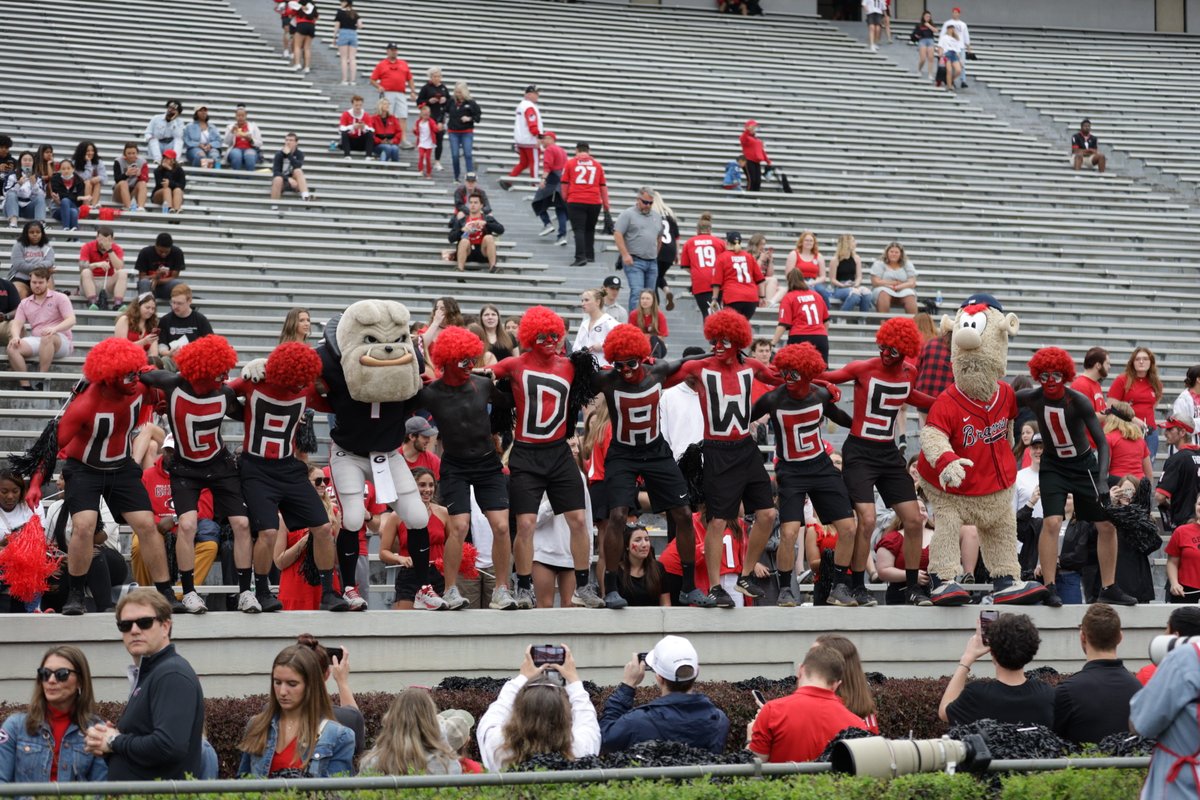 BD_illustrated's tweet photo. Blooper seems to be fitting right in with the @UGAPaintLine ! https://t.co/JeOoop1y7O