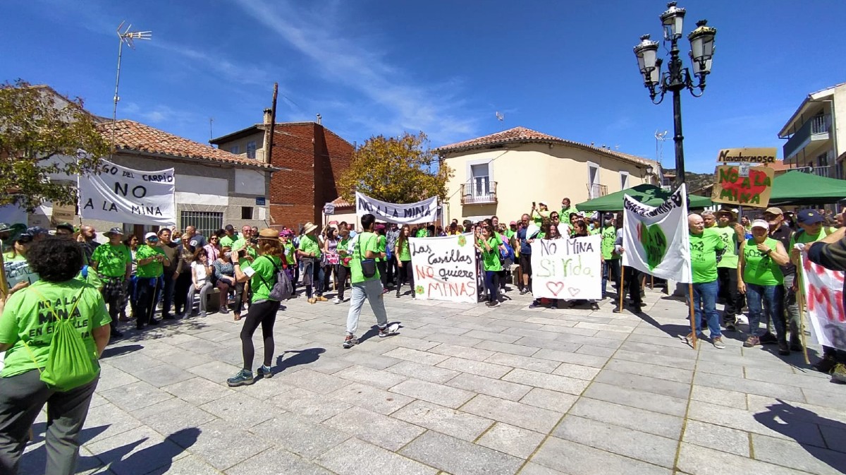 “No a la mina, sí a la vida’ en la marcha por el Valle del Corneja
avilared.com/art/61601/no-a…
<a href="/NoMinaCorneja/">#NoALaMina en el Valle del Corneja</a> <a href="/NOaLaCantera/">¡NO a la MINA!</a> <a href="/RiofrioSinMinas/">NoMinaSierraYemas</a> <a href="/InmaElizaldeRam/">Inma Elizalde Ramos</a> <a href="/SeoAvila/">SEO-Ávila</a> <a href="/EcoloCYL/">Ecologistas en Acción CyL</a>