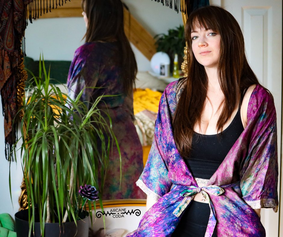 ArcaneCodaLine's tweet photo. Looking for an easy punch of colour to your black tank and leggings? Want to feel the summer breeze and look as cheerful as the budding flora? 
These silk-like robes are light, bright and super easy to throw on for your morning tea or evening dip in the hot tub. https://t.co/QzhwE9cYXJ