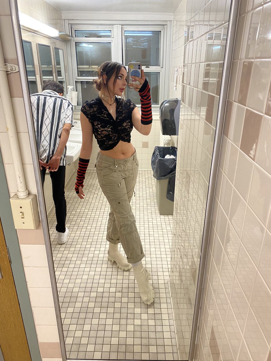 scatterheart443's tweet photo. Nipples was out last night π #eatage apparently I only know 1 mirror selfie pose, but at least itβs giving π£π£ https://t.co/ce5VEfeHI8