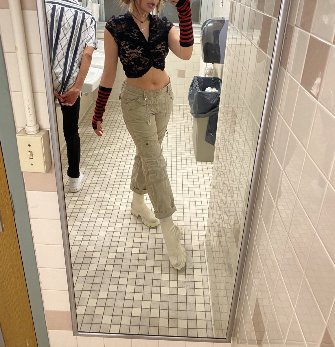 scatterheart443's tweet photo. Nipples was out last night π #eatage apparently I only know 1 mirror selfie pose, but at least itβs giving π£π£ https://t.co/ce5VEfeHI8
