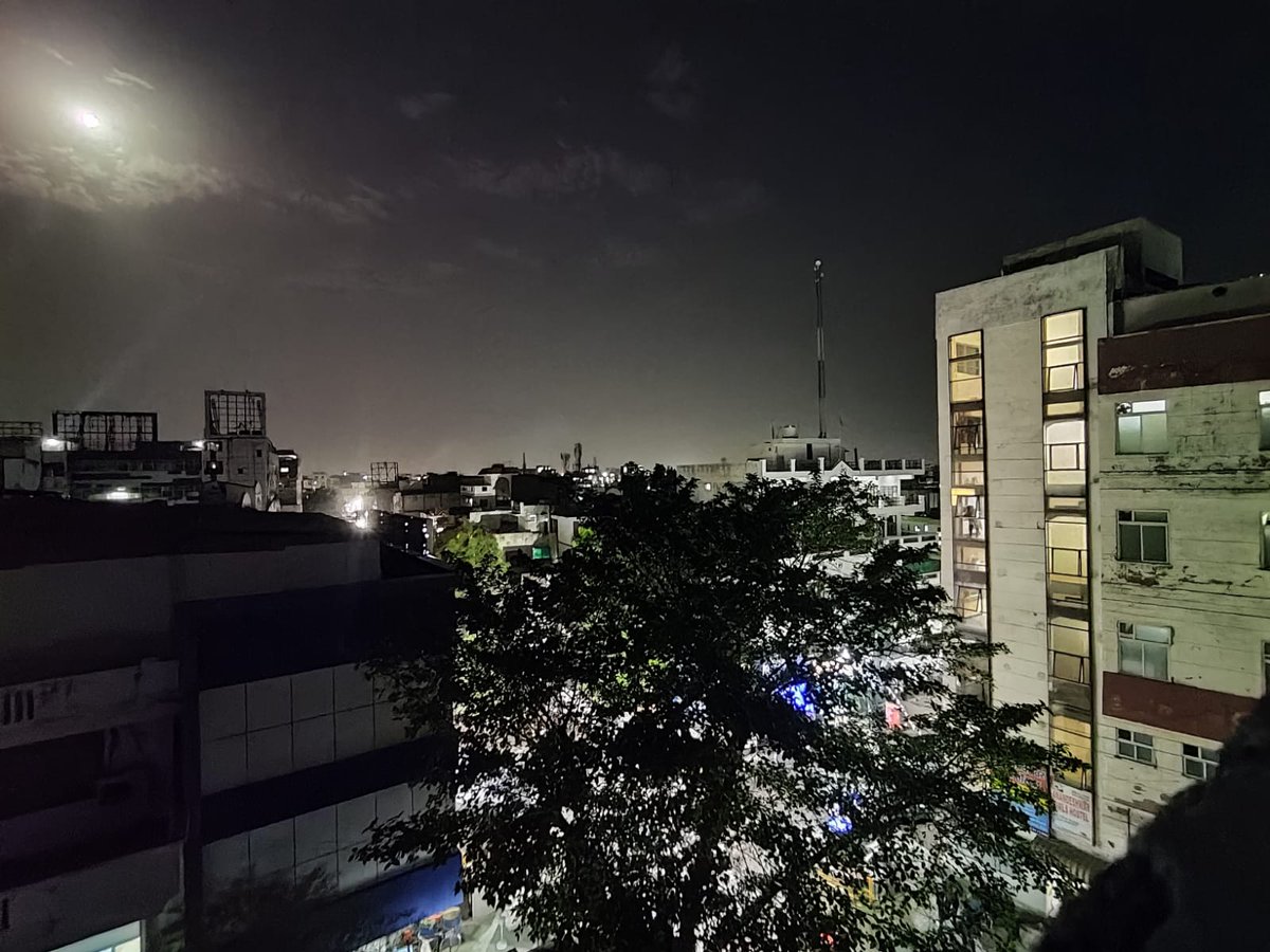 themoonbabe_'s tweet image. Like stars on a cloudy night 🌚 💫   🥂
#Nightsky #cloudynight #follo4folloback