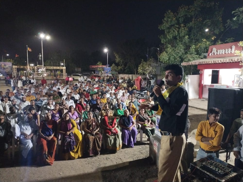 AAPGujarat's tweet image. આજરોજ અમદાવાદ, બાપુનગર ખાતે #આપ_જન_સંવાદ કાર્યક્રમ યોજાયો, જેમાં લોકલાડીલા આપ નેતા @isudan_gadhvi જી દ્વારા લોકો સાથે સ્થાનિક પ્રશ્નોને લઈ સંવાદ કરવામાં આવ્યો.