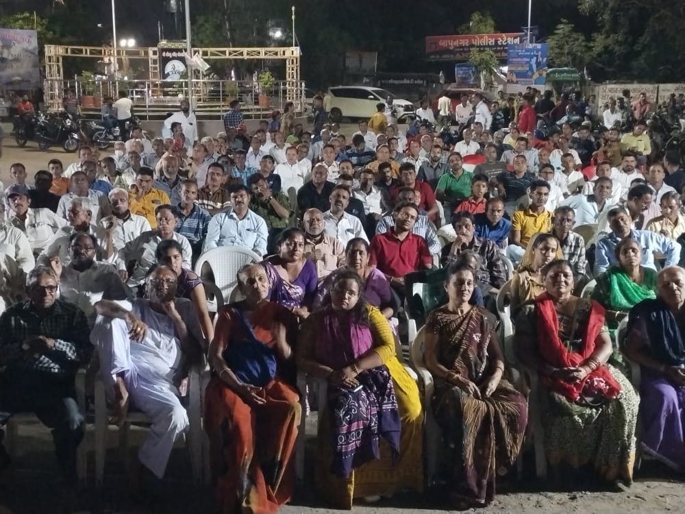 AAPGujarat's tweet image. આજરોજ અમદાવાદ, બાપુનગર ખાતે #આપ_જન_સંવાદ કાર્યક્રમ યોજાયો, જેમાં લોકલાડીલા આપ નેતા @isudan_gadhvi જી દ્વારા લોકો સાથે સ્થાનિક પ્રશ્નોને લઈ સંવાદ કરવામાં આવ્યો.