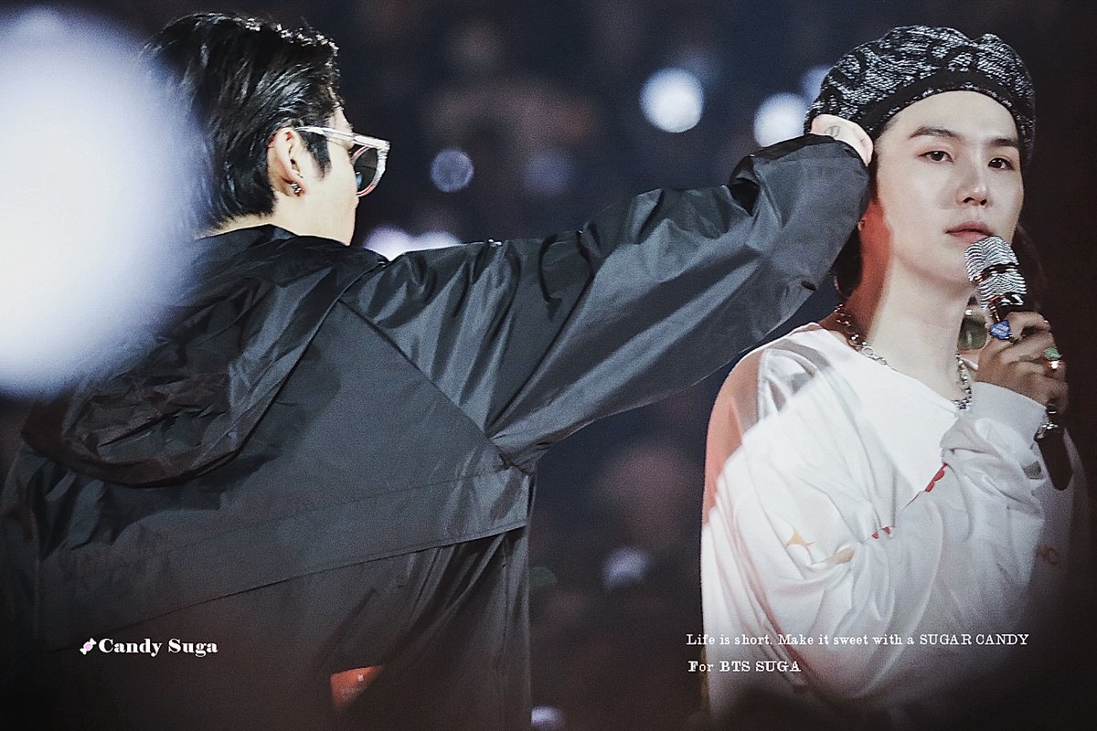 candySUGA309's tweet photo. [HQ] 220415 PTD in LAS VEGAS DAY 3

정국이랑 💜 양꼬치즈
 
#SUGA #슈가 #민윤기
#BTS #방탄소년단 @BTS_twt https://t.co/GiNbH4KFad