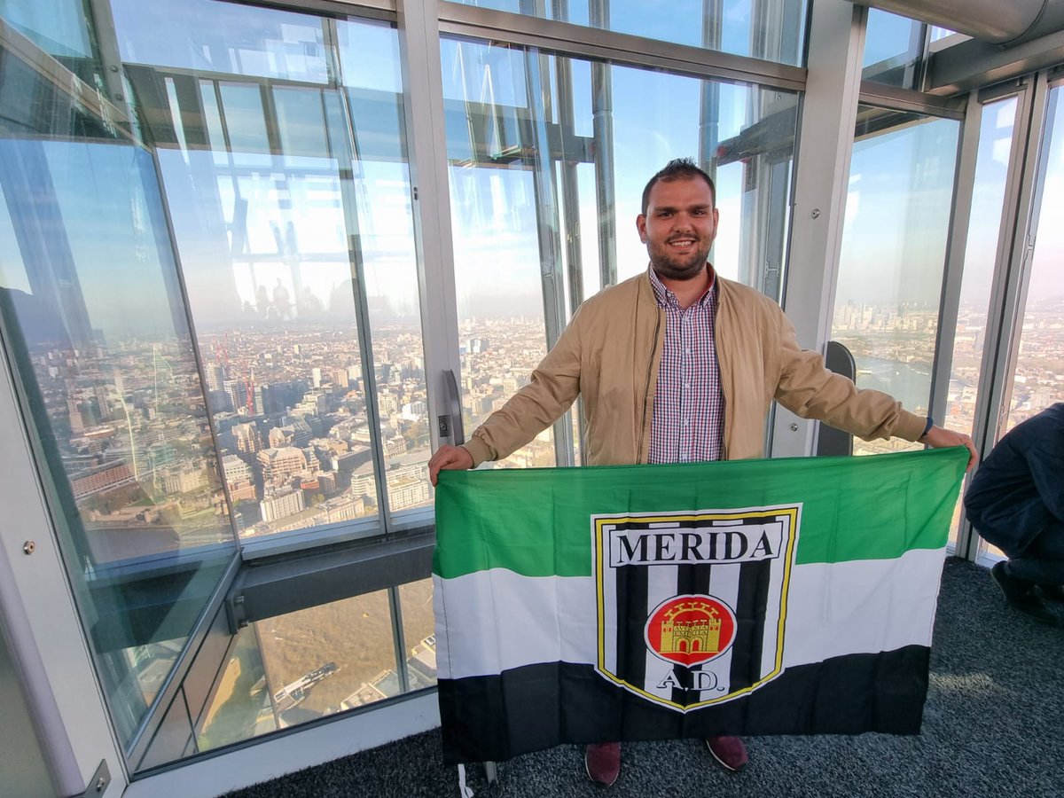 SergioSanchez_4's tweet photo. Apoyando al @Merida_AD desde lo más alto del Reino Unido. Hoy se gana!!! #ForzaMerida #Londres #TheShard https://t.co/IWkYjlPUUQ