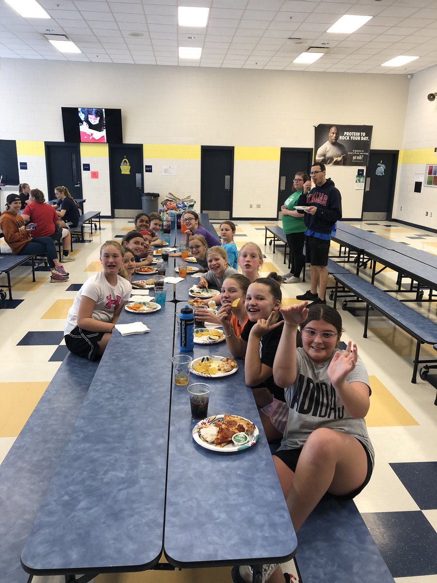 Angela luecke tweet media