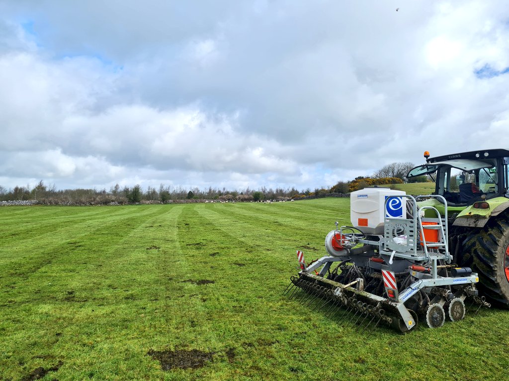First 50 acres of stiching for 2022 this week. Sowed 40 acres of grass/clover mix for one farmer. Clover stiched at 2.5kg/ac costing €22.5/ac or €900 in clover for 40 acres. Cheap vs chemical N!Stiching/direct drilling service in Galway, Roscommon &amp; Mayo. RTs much appreciated☘