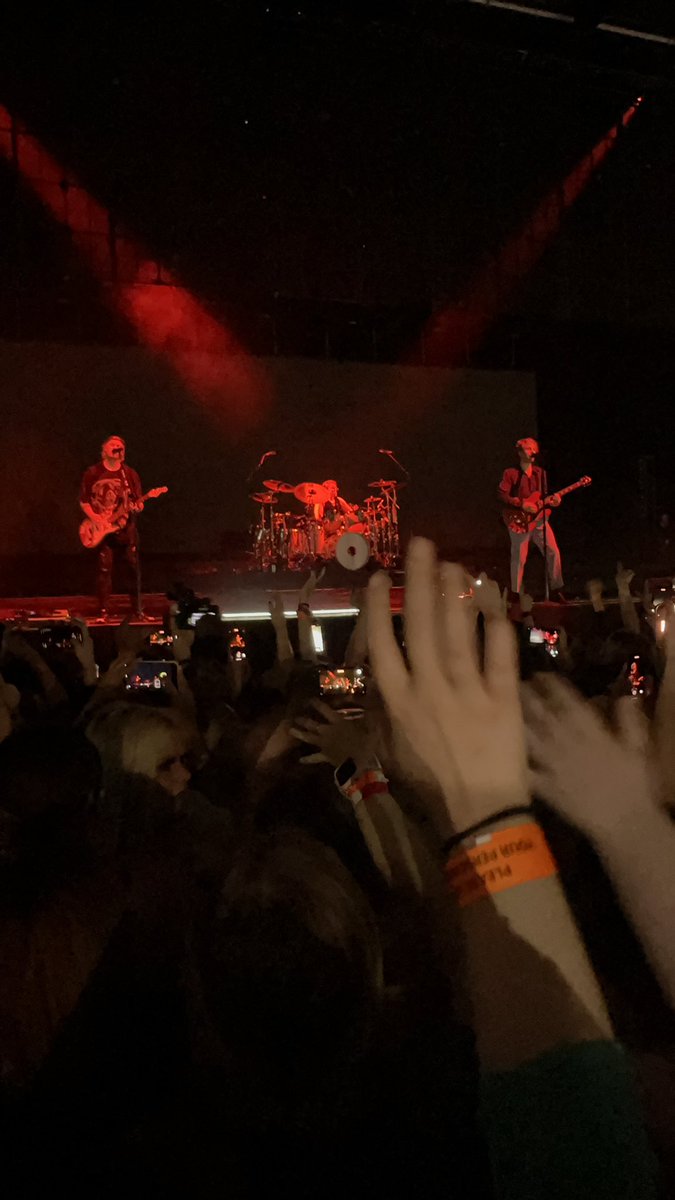 PBirchenough's tweet photo. Best night of my life 🥰
#5SOS #TakeMyHandWorldTour #TakeMyHandLeeds https://t.co/PAAh4jX1WP