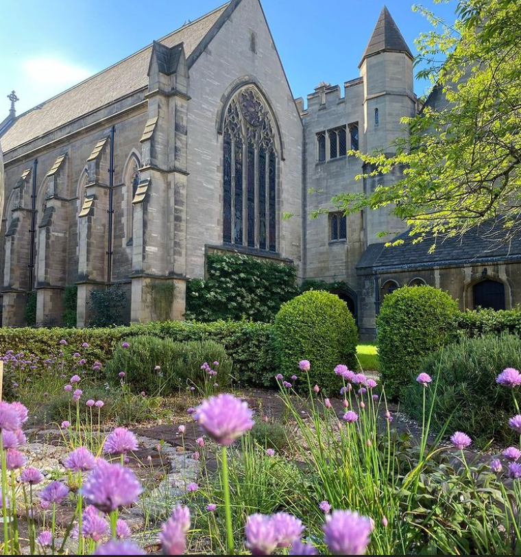 HMCOxford's tweet photo. A quiet moment in the herb garden at College. #LifeAtHMC #OxfordCollege #EasterWeekend https://t.co/YKBYqv9PyH