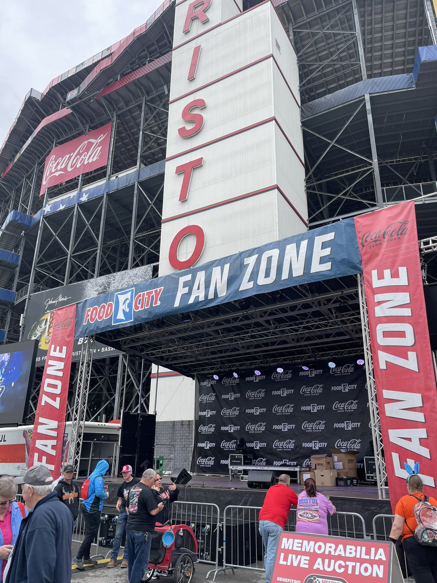 FoodCity's tweet photo. Check out the Food City Fan Zone today from 12:00 - 5:00pm. View the schedule here: https://t.co/we29xgNSri
#foodcitydirtrace #driverappearances #itsbristolbaby @BMSupdates https://t.co/KvejAU1uON