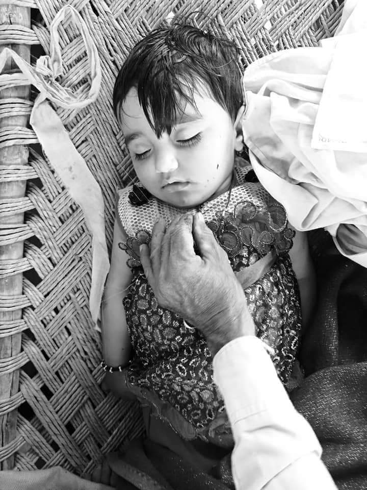 ShakimjanBaghi's tweet photo. #PakistaniArmyWarCrimes
Last night Pakistan air forces has blown out the houses of waziristani who migrated from waziristan to Afghanistan during operation #ZerbeAzab,In which more than 30 man, woman and small kids were brutally killed. https://t.co/Fti8Tkpli9