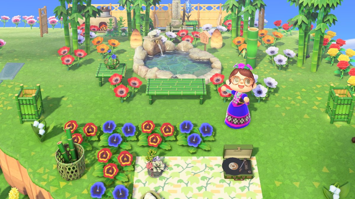 SnarkySquash's tweet photo. Have y'all seen this light-up flower crown?? Lopez sent it to me and it's PRECIOUS. #AnimalCrossing #ACNH #NintendoSwitch https://t.co/Gq8DgulnTT