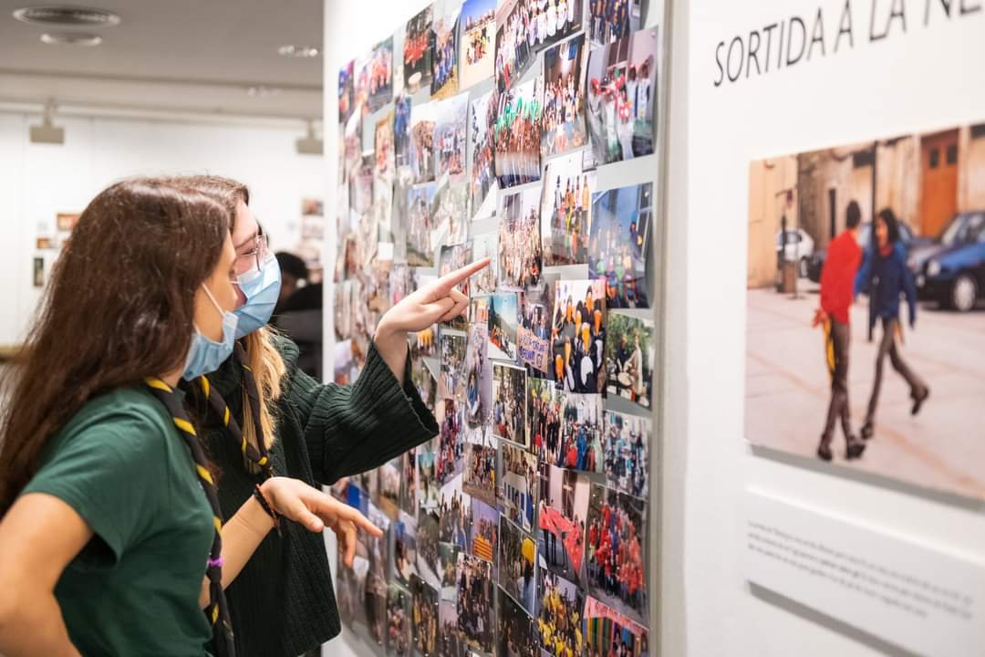 FundacioIluro's tweet photo. 🎒 LES NOSTRES ARRELS, l'exposició de l'Associació Escolta Arrels que es pot visitar a l'Ateneu Centre Cultural fins al 24 d'abril. https://t.co/xtUbceRvOF