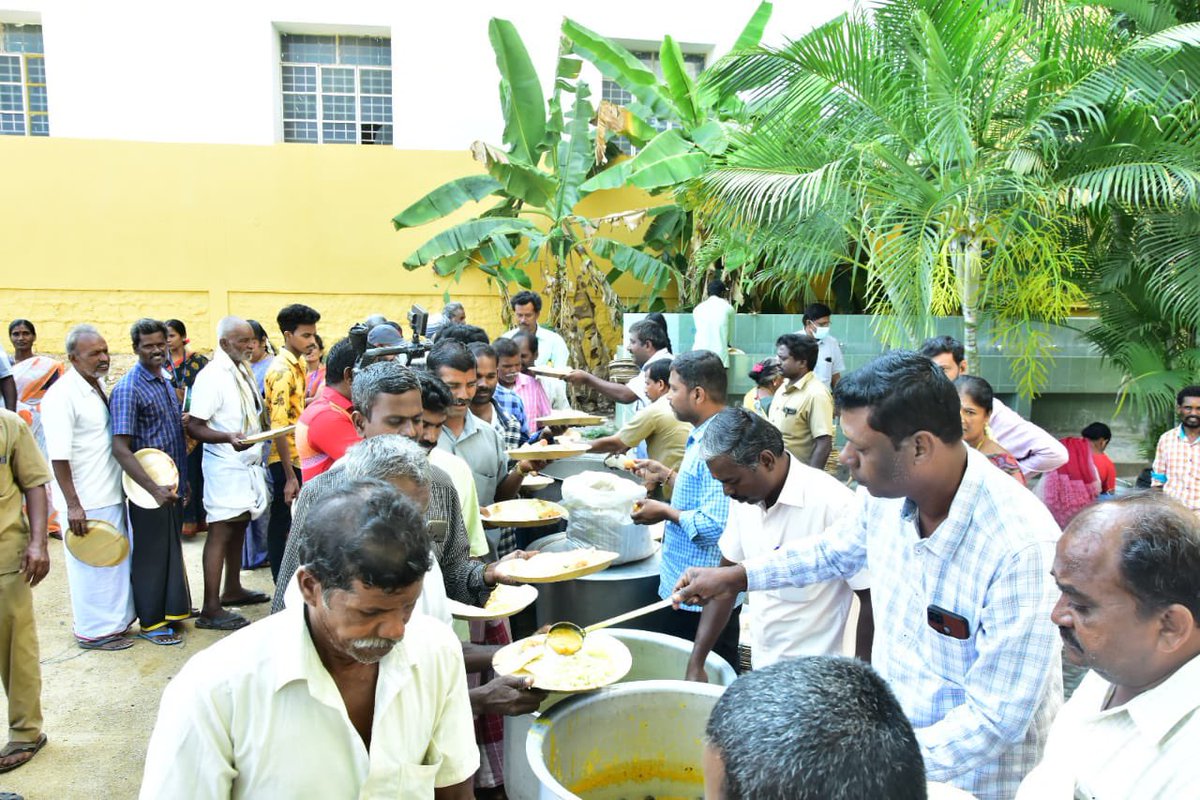 eeomdharmapuri's tweet photo. ஓராண்டுக்குள் 1 லட்சம் இலவச விவசாய மின்னிணைப்புகளை வழங்கி, பயனாளிகளுடன் மாண்புமிகு முதல்வர்@mkstalin அவர்கள் காணொளி வாயிலாக கலந்துரையாடிய நிகழ்ச்சி ஶ்ரீவிஜய் வித்யாலயா கலை &amp;அறிவியல் கல்லூரி, நல்லம்பள்ளி நடத்தப்பட்டது. 🙏@RajeshLakhani69 @V_Senthilbalaji @thagadurkural @PThadangam https://t.co/AcTyrPH34X