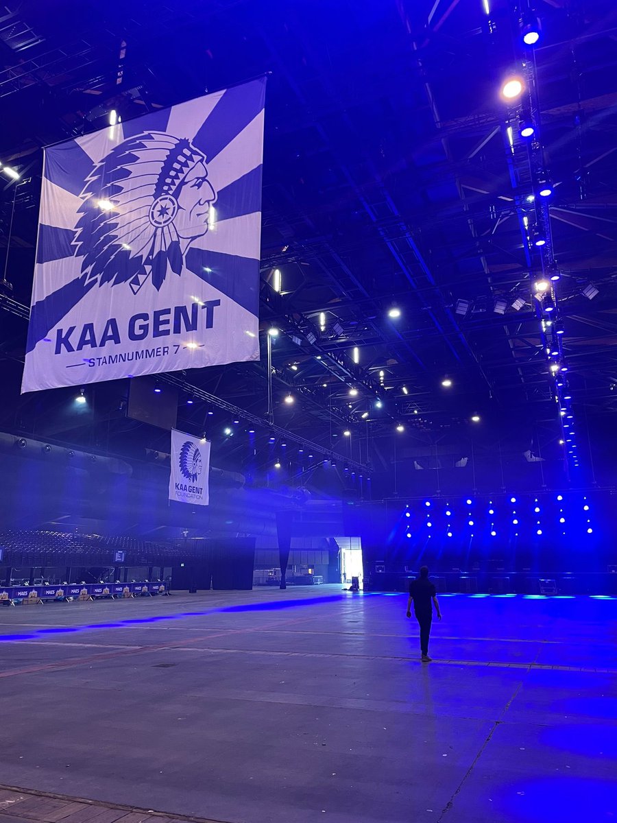 tomvandenbulcke's tweet photo. Discoteca Buffalo. Maandag in Paleis 12 🍻#ZijdeGeried #gntand #kaagent https://t.co/qkV2LdWINc