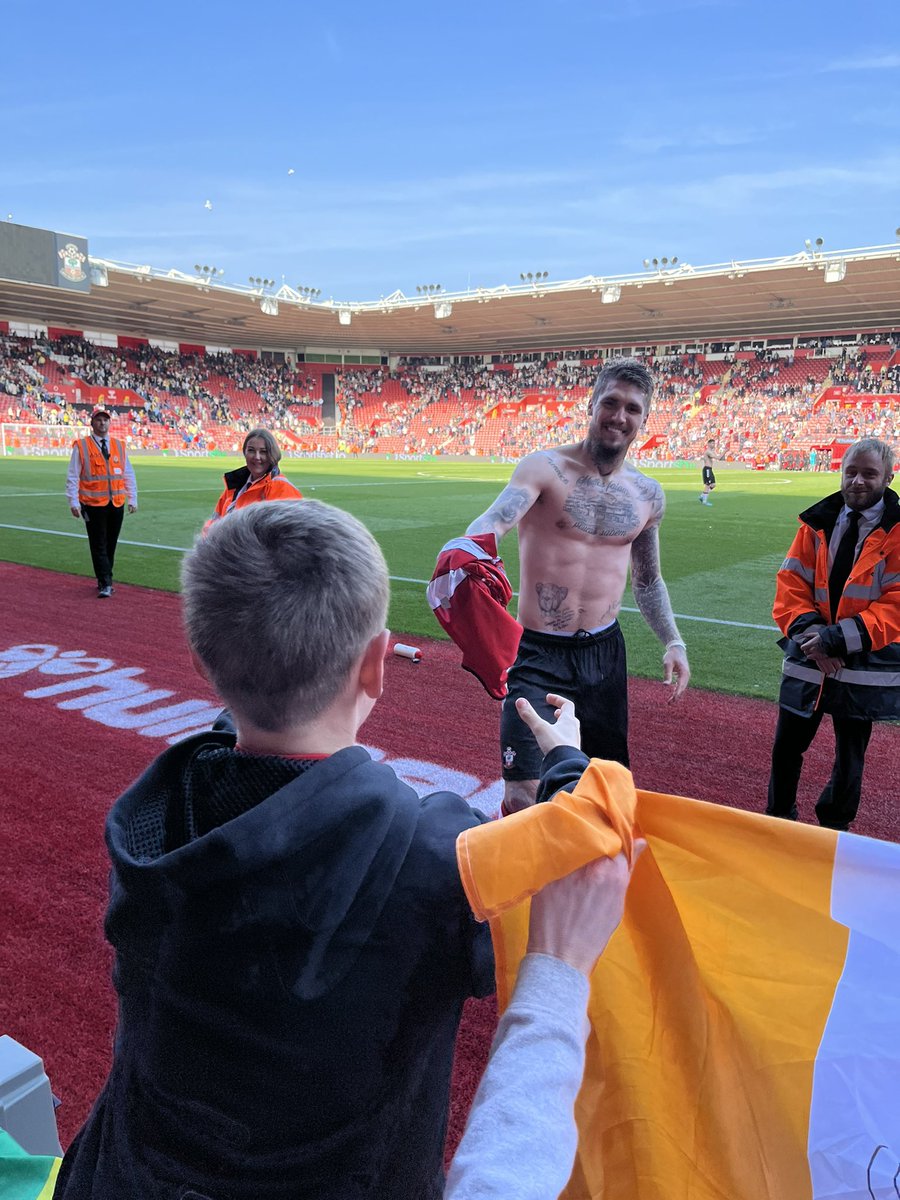 BenIronDad's tweet photo. @Lyanco @SouthamptonFC - what a birthday for my 14 year old son. You are a hero! COYS https://t.co/0rpkVQmM8g