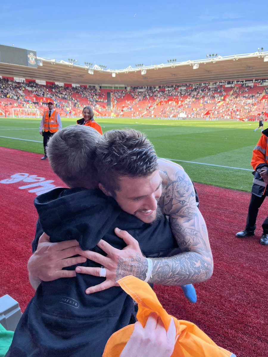BenIronDad's tweet photo. @Lyanco @SouthamptonFC - what a birthday for my 14 year old son. You are a hero! COYS https://t.co/0rpkVQmM8g