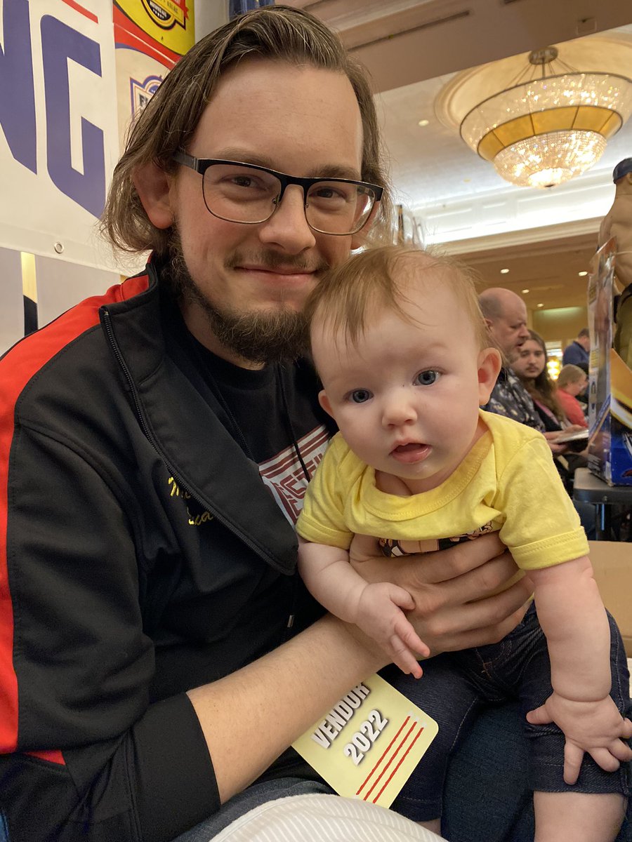 yaasqueenkarly's tweet image. Baby’s first wrestling convention! #SCX2 #girldad #girlmom #wrestlingbaby 

@IAmAMouthpiece  @SquarCircleExpo