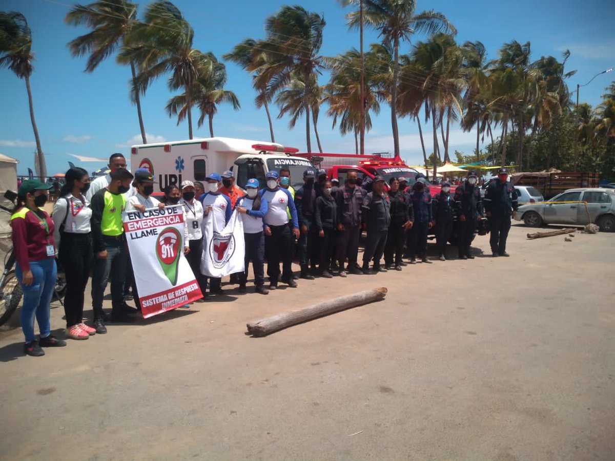 Yo❤️Cumaná
Bomberos de Cumaná, Marinos, UDO, Ven 911. Siguen desplegados y trabajando como un solo equipo, en las diferentes playas del municipio Sucre, protegiendo y salvaguardando la vida a propios y visitantes.
<a href="/lossifontes/">LUIS JAVIER SIFONTES</a> <a href="/NicolasMaduro/">Nicolás Maduro</a> <a href="/dcabellor/">Diosdado Cabello R</a> 
<a href="/bomberosmuni/">Bomberos Municipales</a>