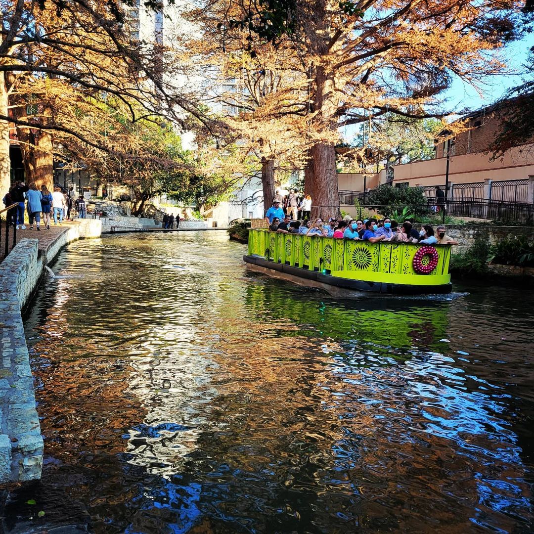 Your ride has arrived! 

Take our river shuttle to get you where you need to go. 

📸  <a href="/travellerjo/">jo perry</a>