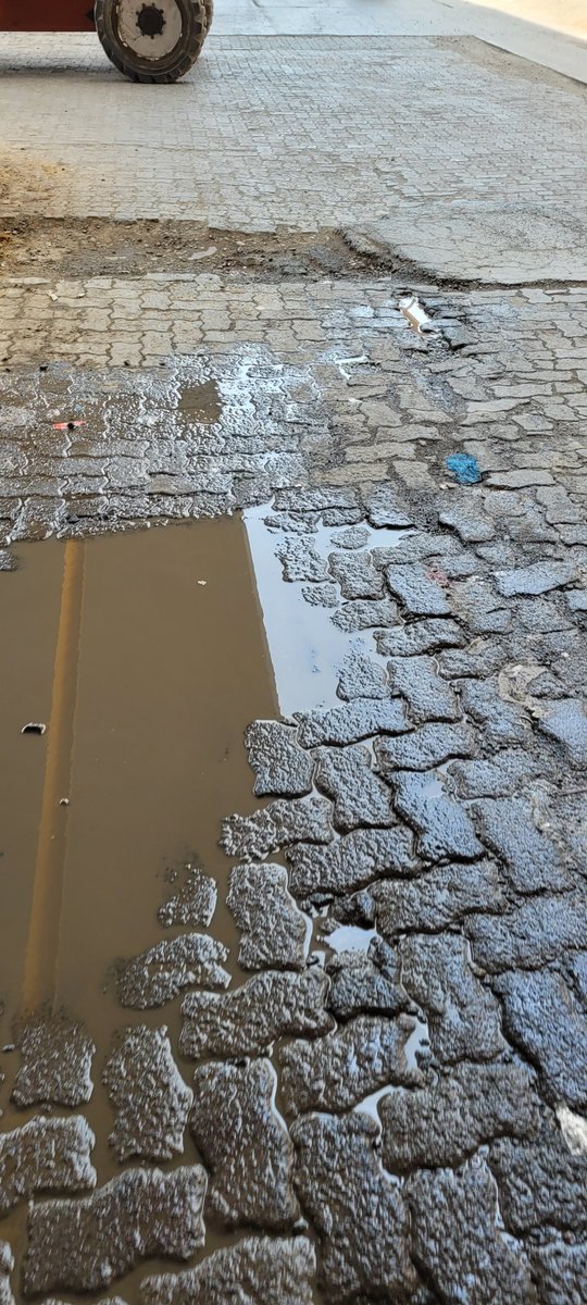 socialPotholes's tweet photo. #AnandNagar Metro Station road condition is ruined, @MMRDAOfficial @mybmcWardRN who will own up this responsibility? @RoadsOfMumbai @MTPHereToHelp @DahisarF @Dahisarvoice @manishaBJP https://t.co/DDZS4TVavu