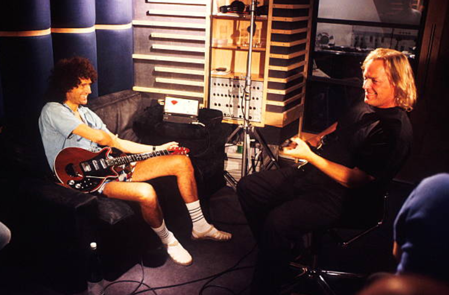 crockpics's tweet photo. Brian May &amp; David Gilmour, 1989. Photo by Michael Putland. https://t.co/l6GYxLqXFt