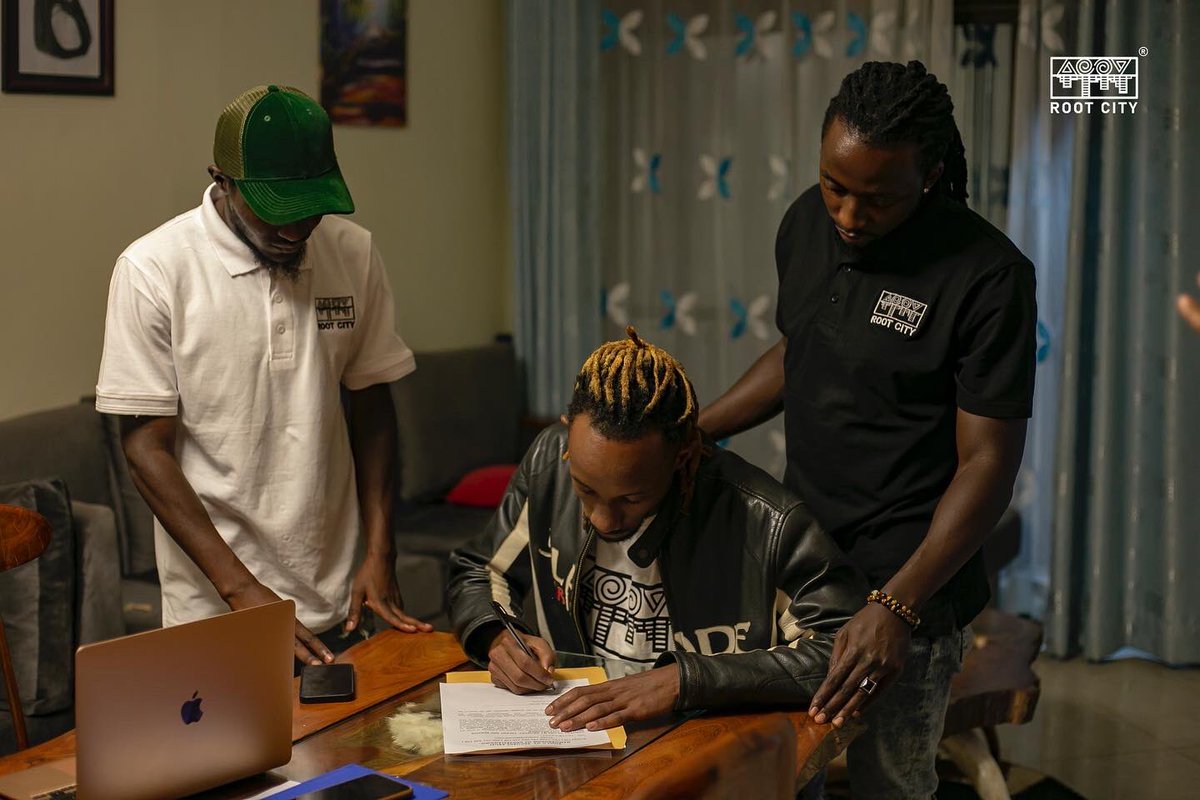 DoozyNgana_'s tweet photo. BIG ANNOUNCEMENT!!!
Going legit @rootcityrecords
Signed📝 and sealed💌
Lets gooo🚀🚀🚀
#TIM #thisisme #Uganda #Rwanda #Kampala #Rootcity #DoozyNgana #DN256 #ForTheCulture https://t.co/FWwp1D2IxU