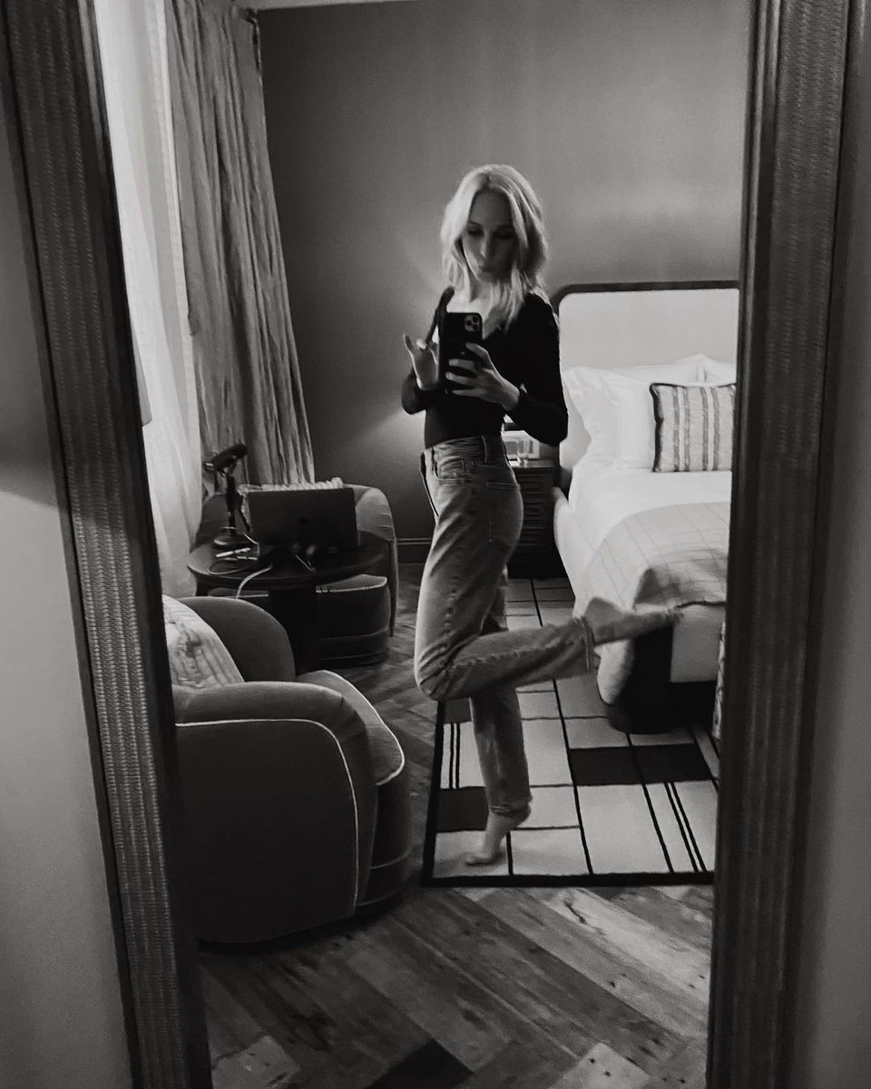 CandiceUpdate's tweet image. Picture of Candice Accola King at home in Nashville on April 8th