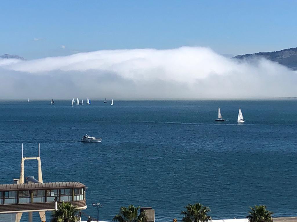 isabeldiegopsi's tweet photo. Bahia de Santander hoy, mar niebla y montaña @tiempobrasero @A3Noticias https://t.co/nmIop1YSrs